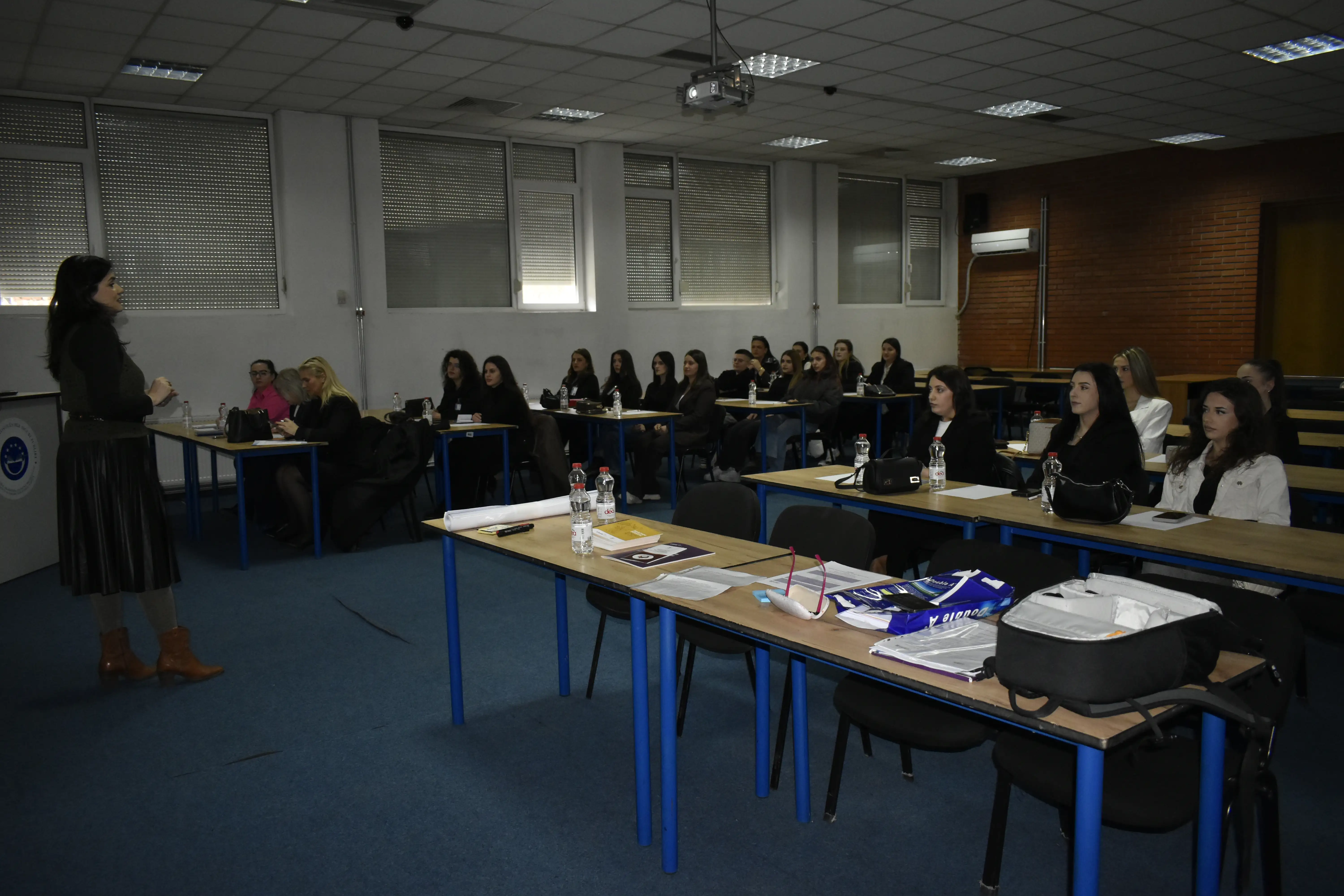 Në AKSP u mbajt punëtoria “Ndërtimi i një mjedisi të sigurt: Parandalimi i ngacmimeve seksuale”