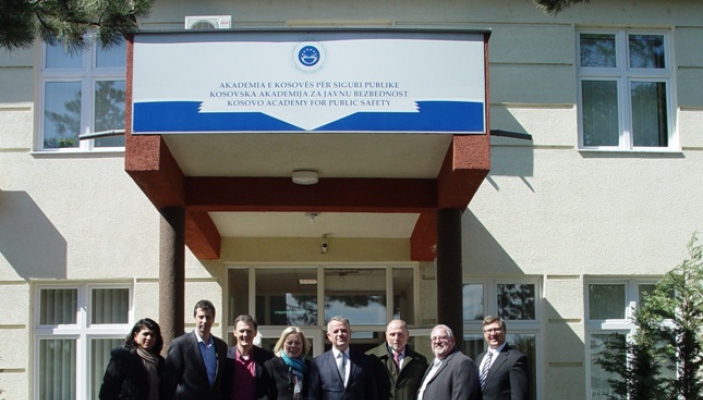 Drejtori Smakiqi priti n&euml; takim nj&euml; delegacion nga SHBA