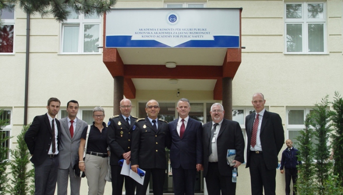 Shefi i Komponent&euml;s t&euml; Policis&euml; s&euml; EULEX-it vizitoi Akademin&euml; 
