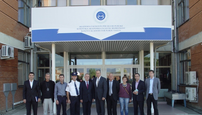  Akademin&euml; e vizitoi ish-komisionari gjerman p&euml;r Mbrojte Reinhold Robbe