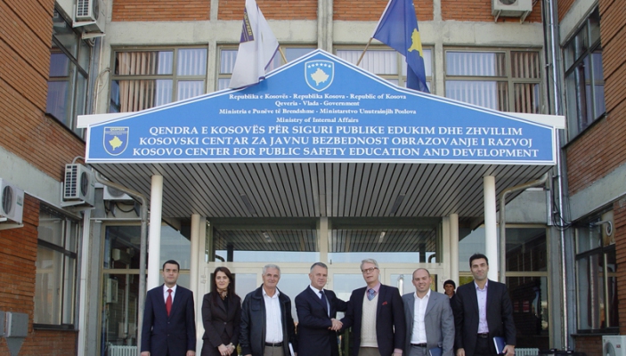Udh&euml;heq&euml;s i projektit t&euml; Binjak&euml;zimit nga Finlanda dhe Estonia, Anti H&auml;iki&ouml; vizitoi Qendr&euml;n e Kosov&euml;s p&euml;r Siguri Publike, Edukim dhe Zhvillim