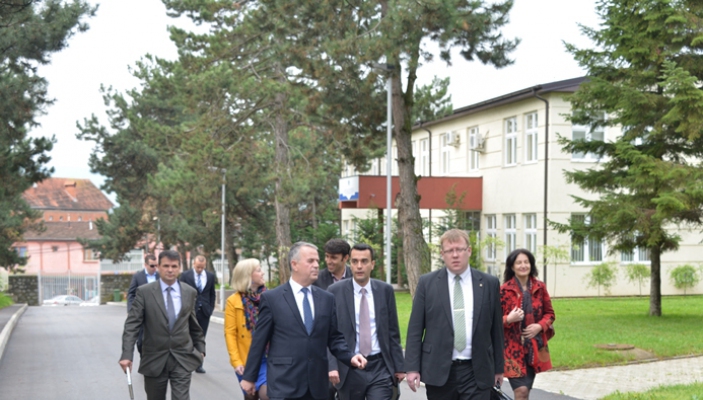 Tabur vizitoi Akademin&euml; e Kosov&euml;s p&euml;r Siguri Publike 