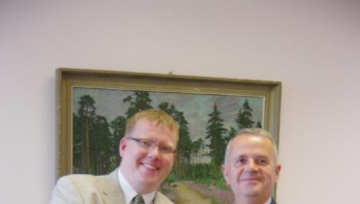Akademia lidh marr&euml;veshje me Estonin&euml; dhe Finland&euml;n