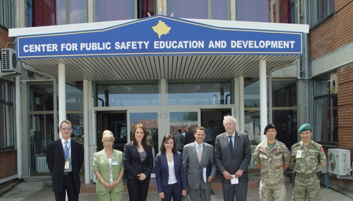 Nj&euml; delegacion Holandez i kryesuar nga amabsadori i Holandes n&euml; Prishtin&euml;  Henk Voskamp, vizitoi sot Qendr&euml;n e Kosov&euml;s p&euml;r Siguri Publike, Edukim dhe Zhvillim