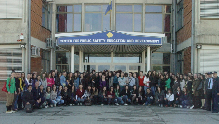 Qendra e Kosov&euml;s p&euml;r Siguri Publike, Edukim dhe Zhvillim p&euml;rkrah &#145;Dit&euml;n nd&euml;rkomb&euml;tare t&euml; vajzave&#146;