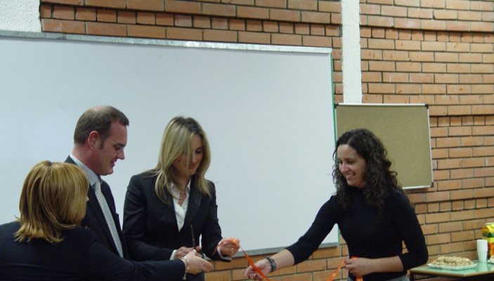 OSBE-ja dhuron donacion p&euml;r agjencionet e siguris&euml; publike   