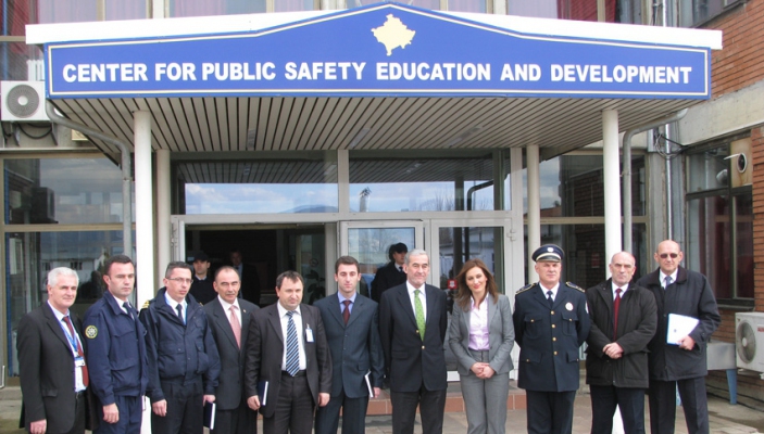 Shefi i EULEX-it, Yves de Kermabon vizitoi Qendr&euml;n e Kosov&euml;s p&euml;r Siguri Publike, Edukim dhe Zhvillim