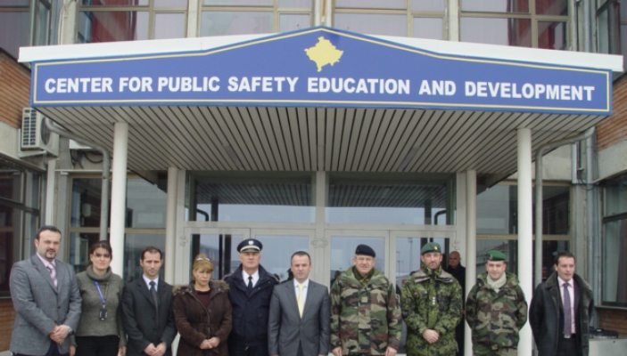 Qendr&euml;n e Kosov&euml;s p&euml;r Siguri Publike, Edukim dhe Zhvillim , n&euml; Vushtrri e vizitoi gjenerali i Brigad&euml;s s&euml; Zon&euml;s s&euml; Veriut, Philipe Brah